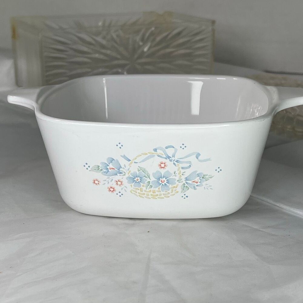 Vintage Corning Ware Country Cornflower casserole dish.